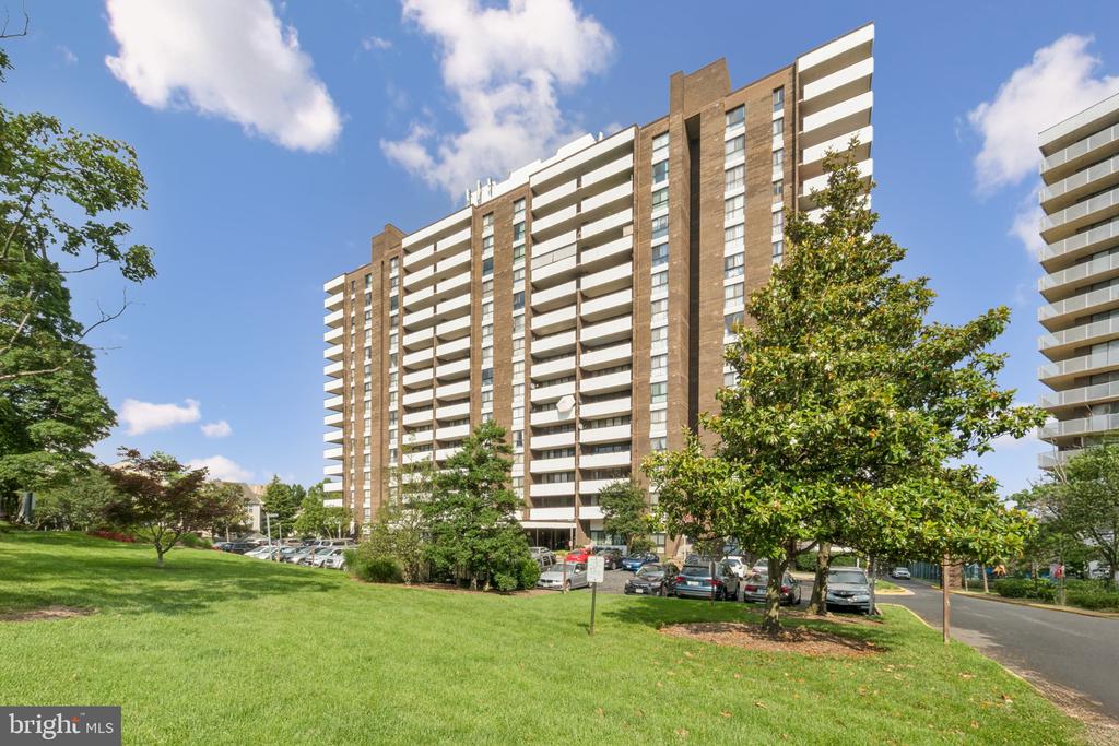 250 S REYNOLDS STREET 610
