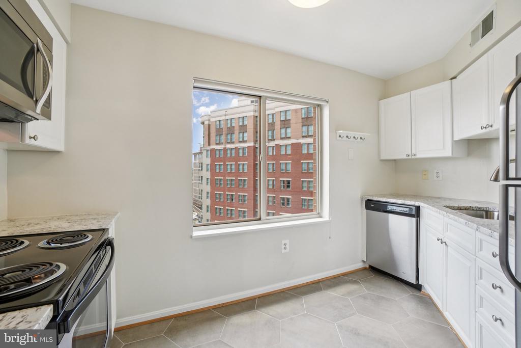 2181 JAMIESON AVENUE 1102