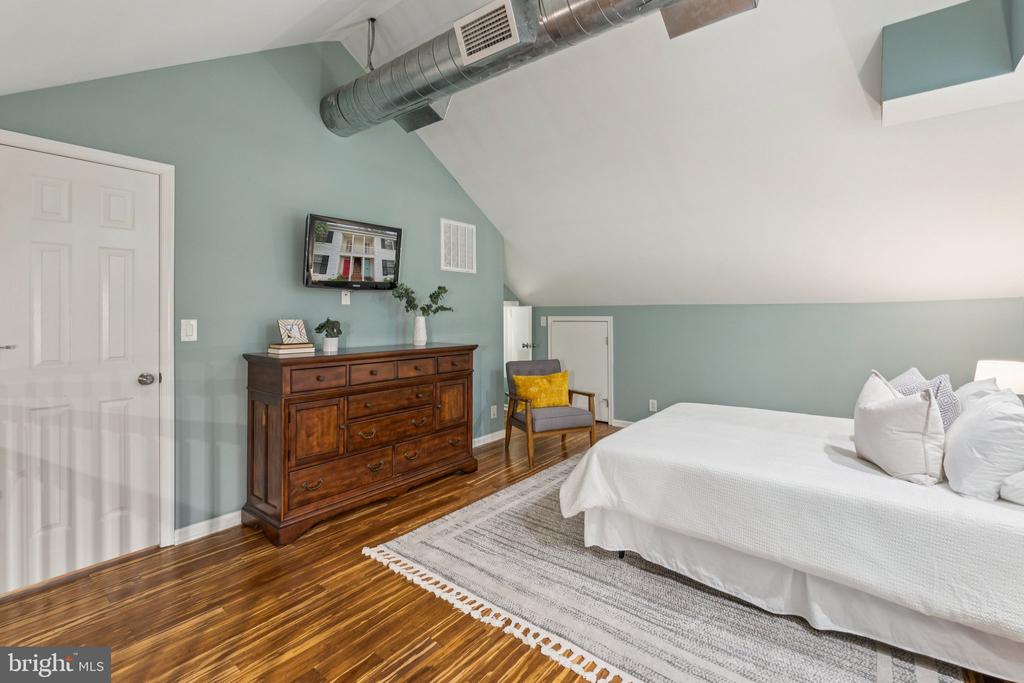 220 N SAINT ASAPH STREET 14