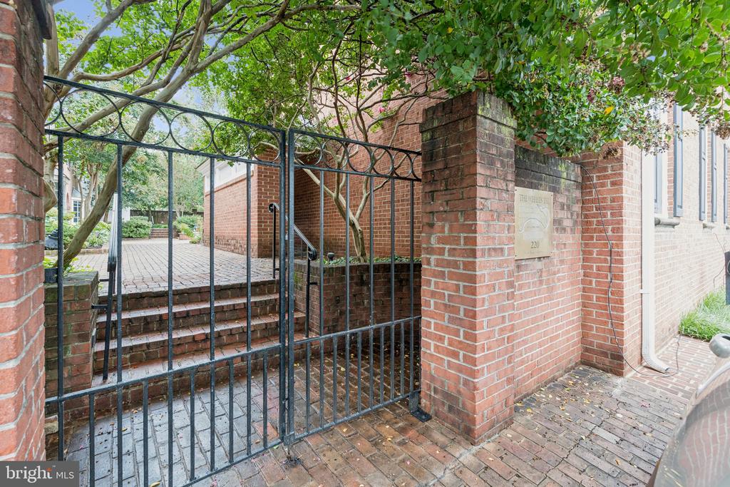 220 N SAINT ASAPH STREET 14