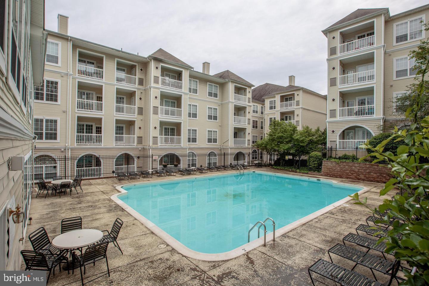 4550 STRUTFIELD LANE 2424