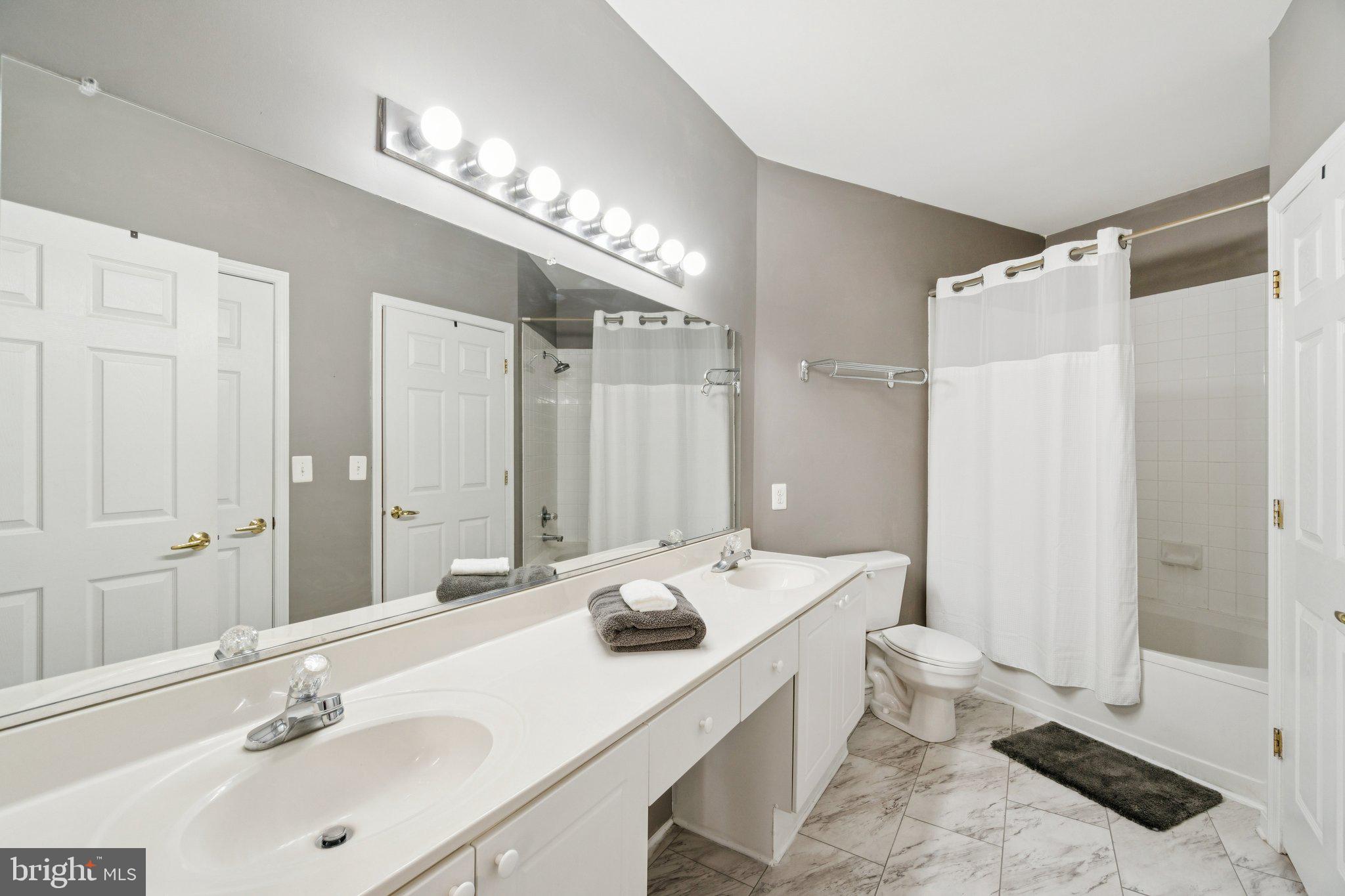 4550 STRUTFIELD LANE 2424