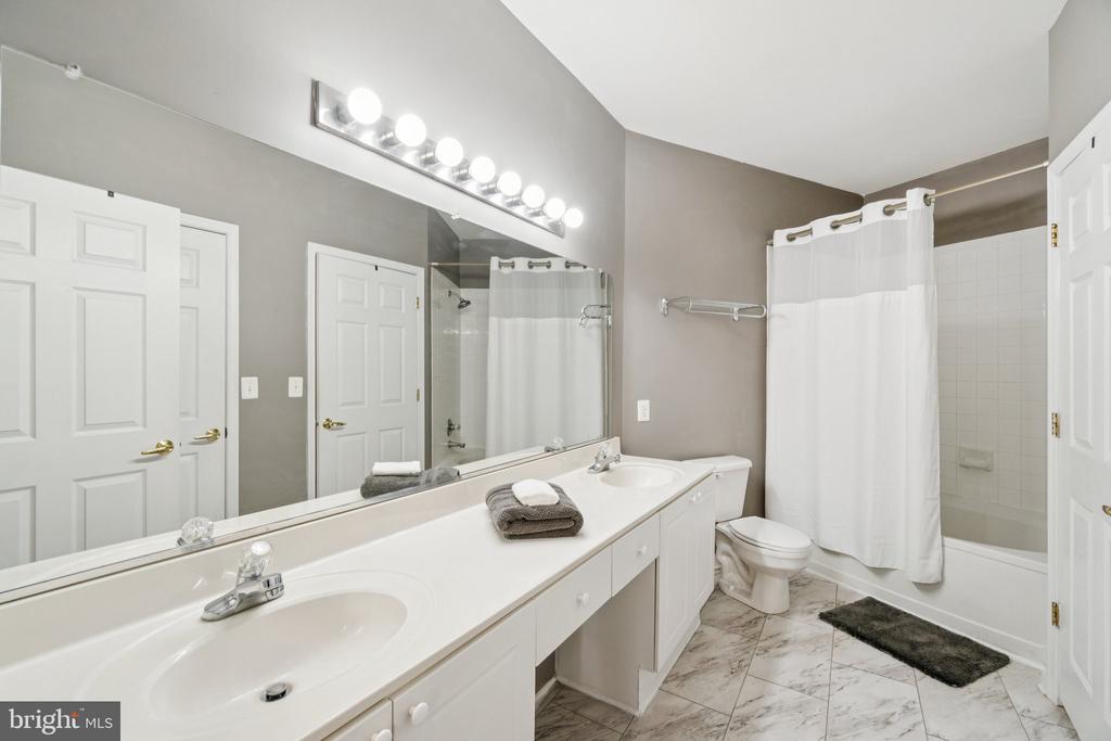 4550 STRUTFIELD LANE 2424