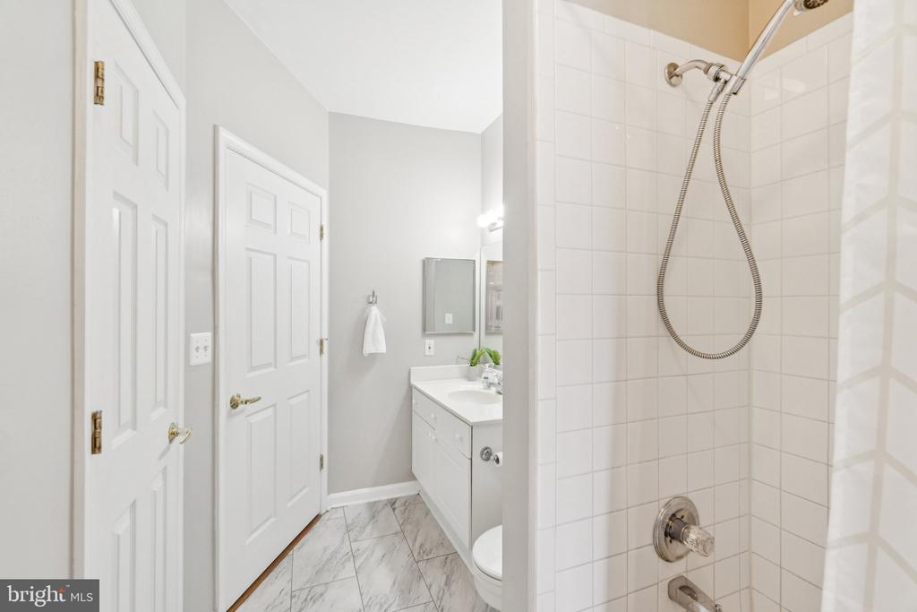 4550 STRUTFIELD LANE 2424