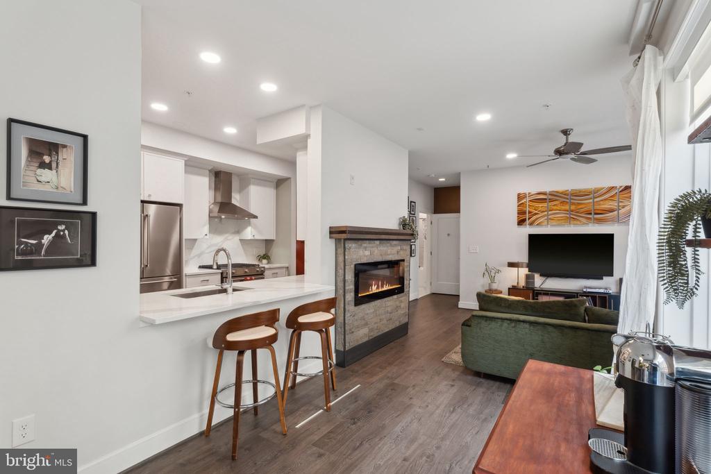 625 SLATERS LANE 201