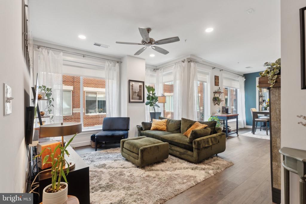 625 SLATERS LANE 201
