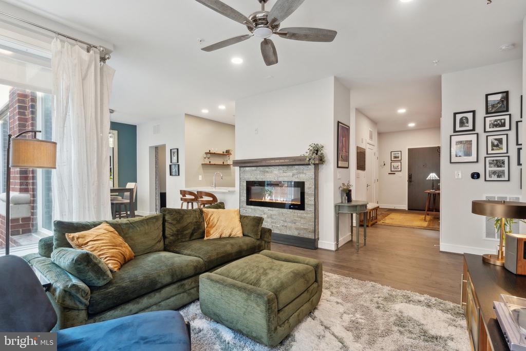 625 SLATERS LANE 201