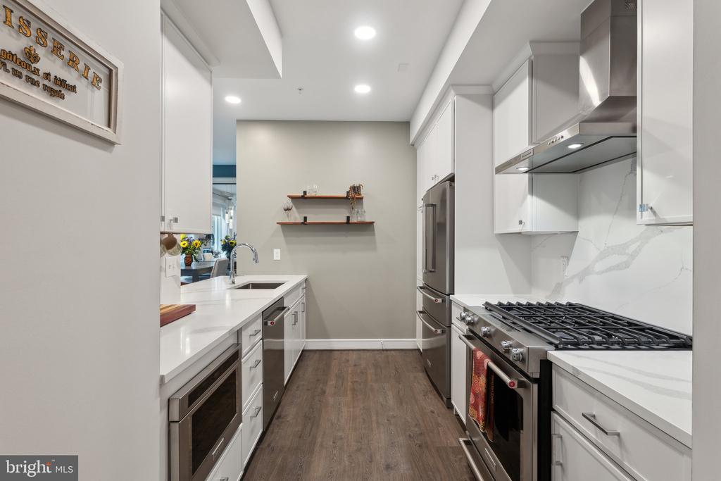 625 SLATERS LANE 201