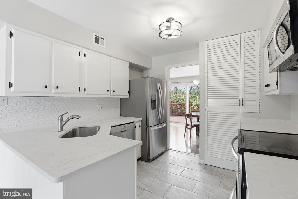 2928 NOB HILL COURT