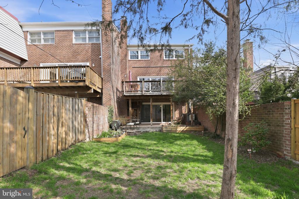 2928 NOB HILL COURT