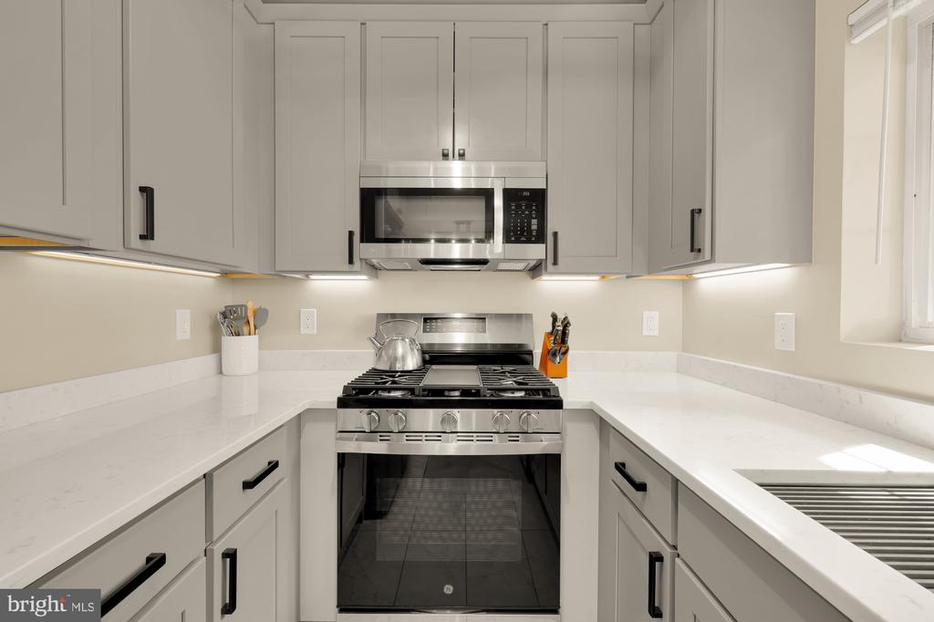 3548 MARTHA CUSTIS DRIVE