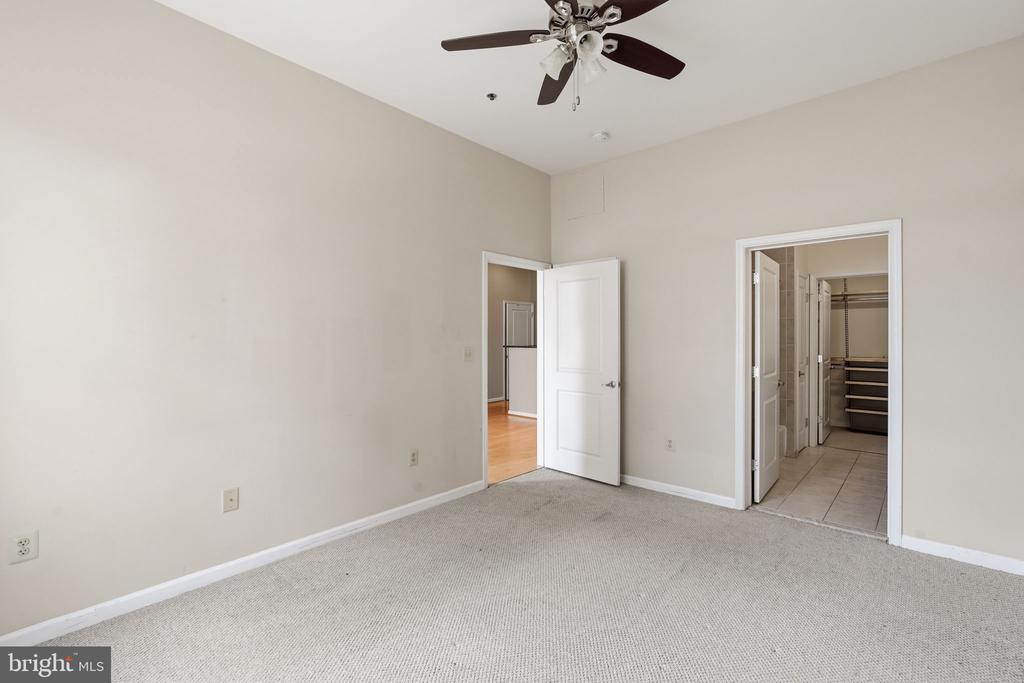309 HOLLAND LANE Unit: 211