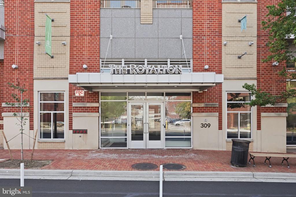 309 HOLLAND LANE Unit: 211