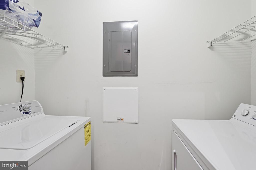 309 HOLLAND LANE Unit: 211