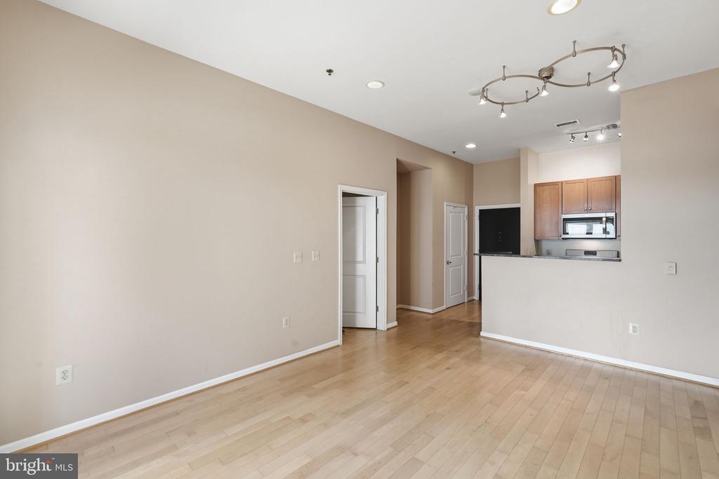 309 HOLLAND LANE Unit: 211