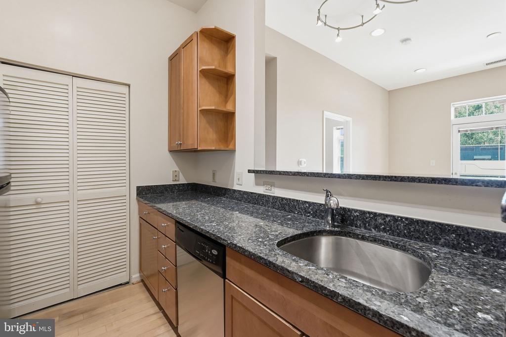 309 HOLLAND LANE Unit: 211