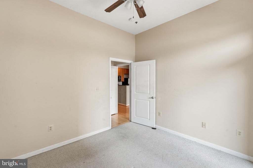 309 HOLLAND LANE Unit: 211
