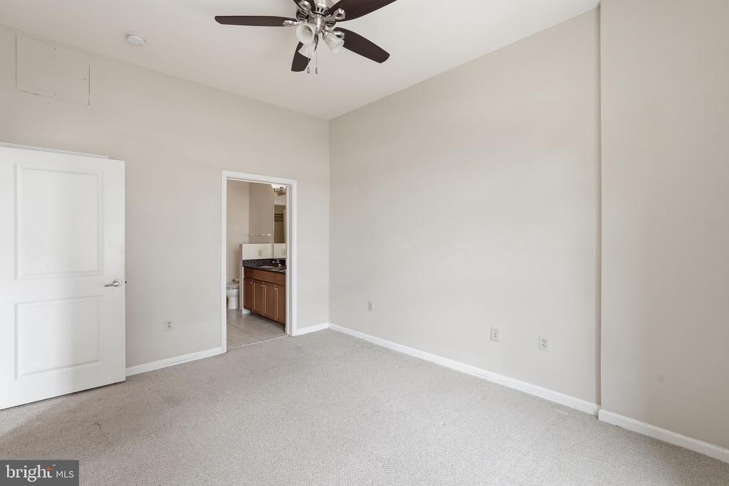 309 HOLLAND LANE Unit: 211