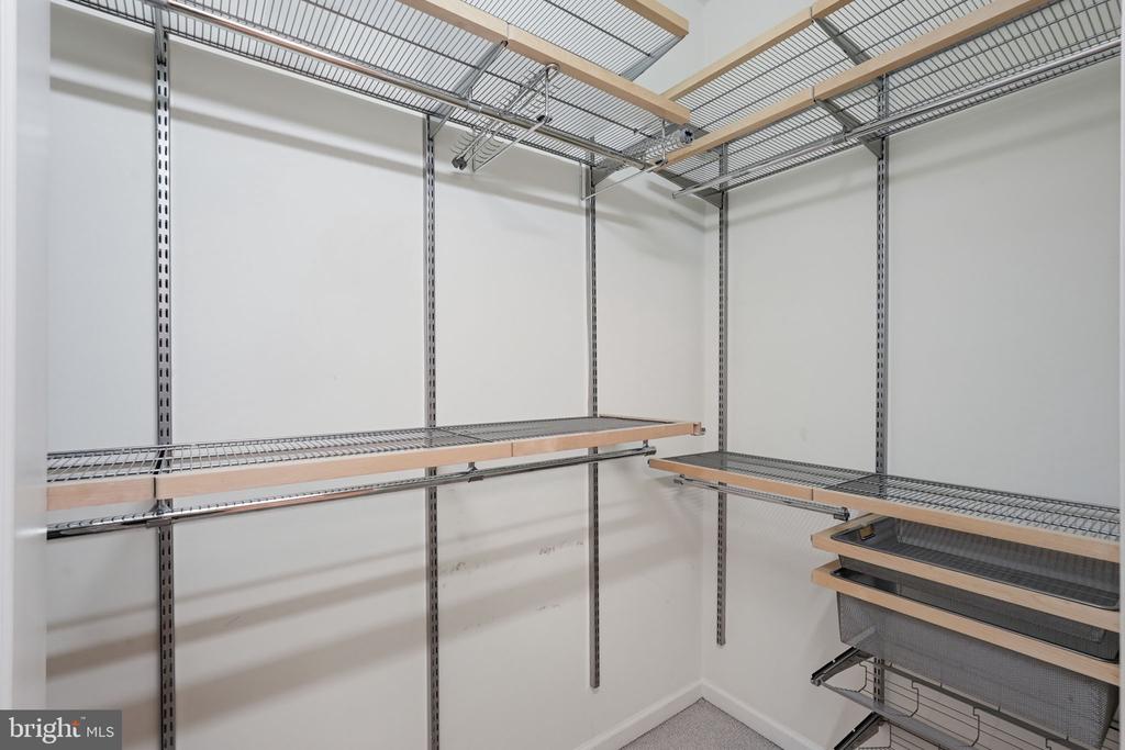 309 HOLLAND LANE Unit: 211