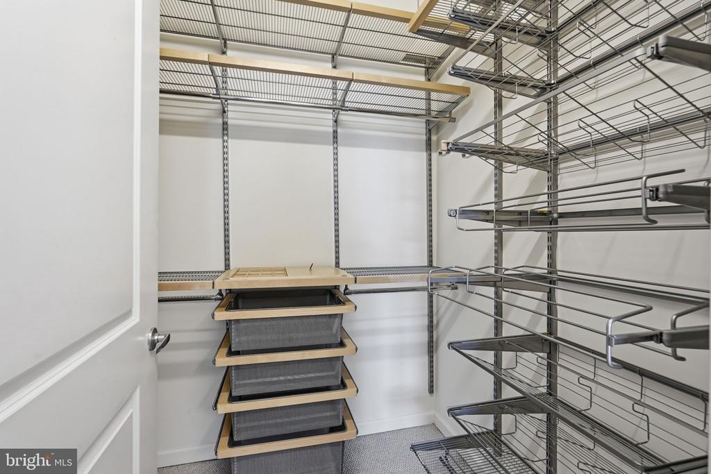 309 HOLLAND LANE Unit: 211