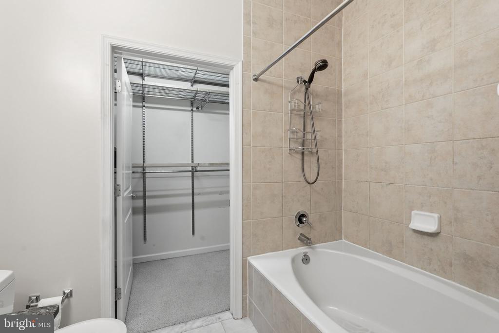 309 HOLLAND LANE Unit: 211