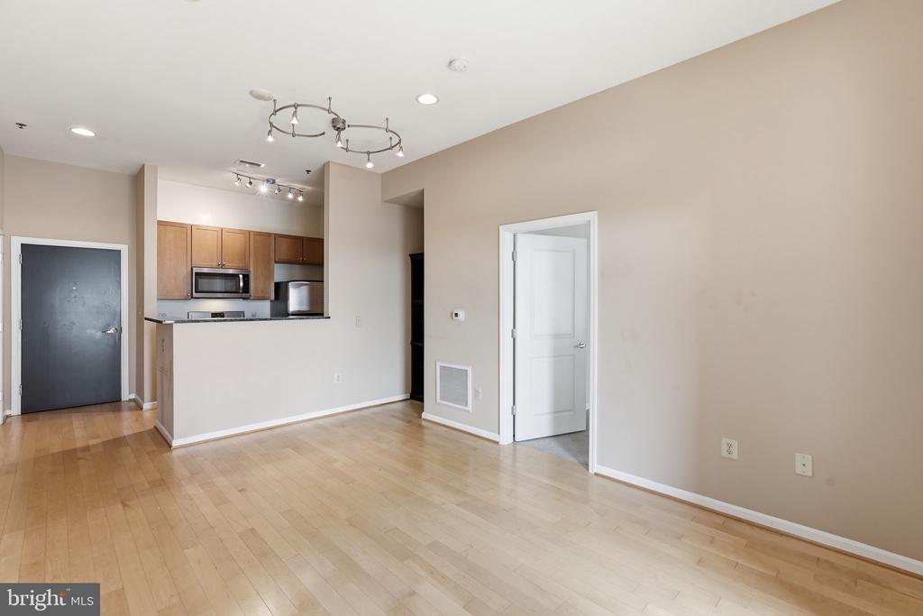 309 HOLLAND LANE Unit: 211
