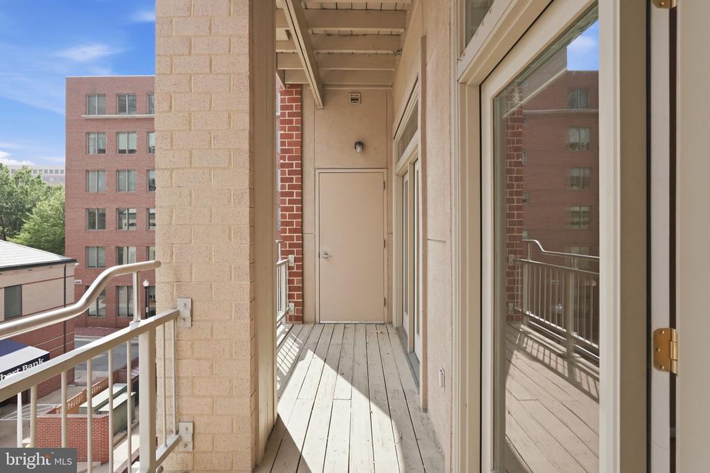 309 HOLLAND LANE Unit: 211
