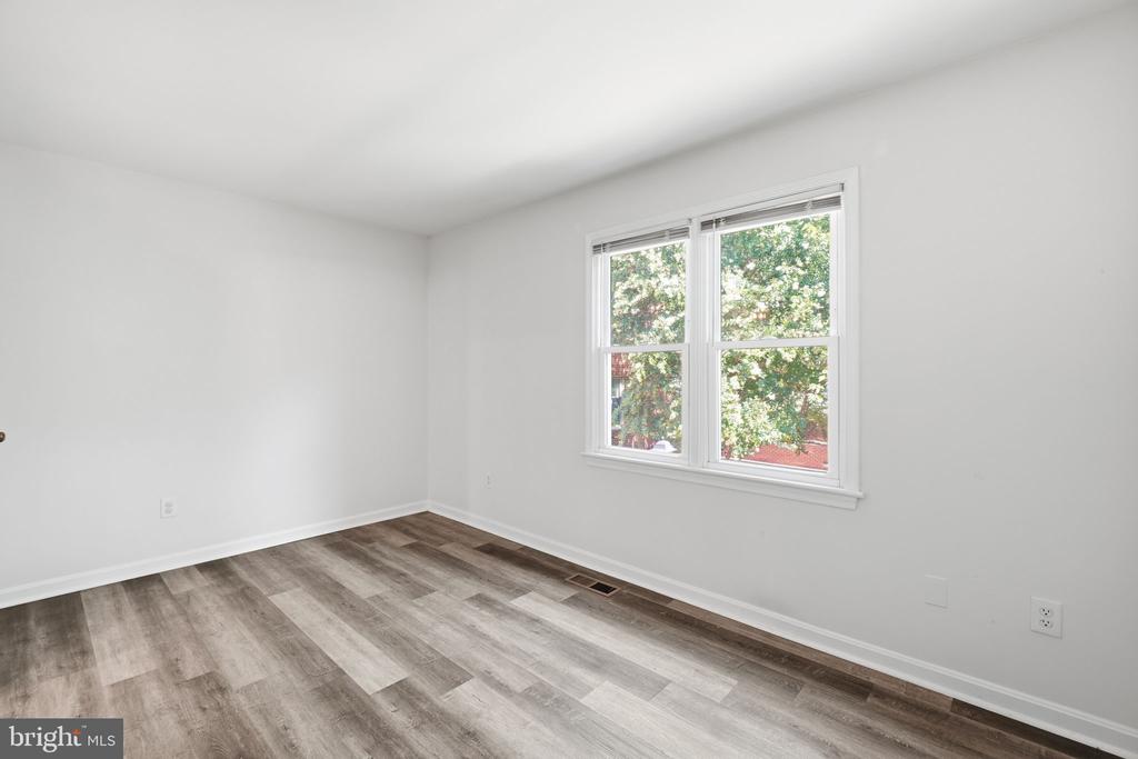 541 COLECROFT COURT