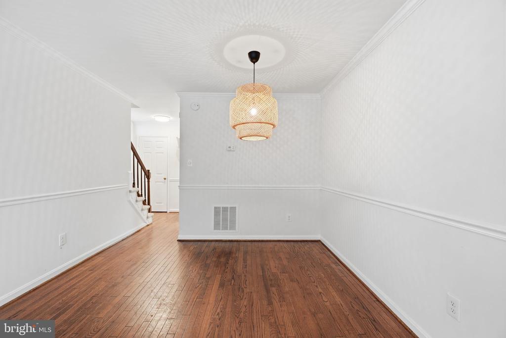541 COLECROFT COURT