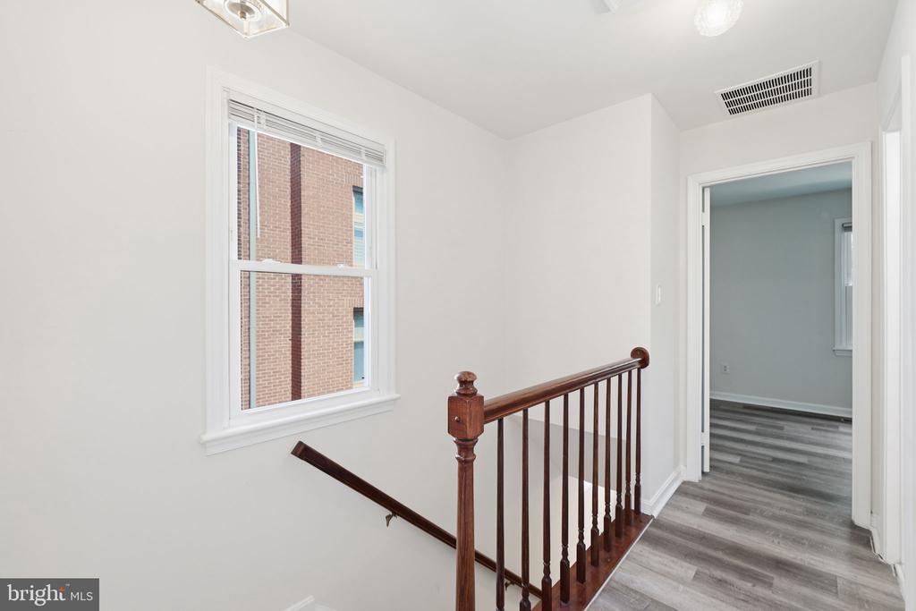 541 COLECROFT COURT