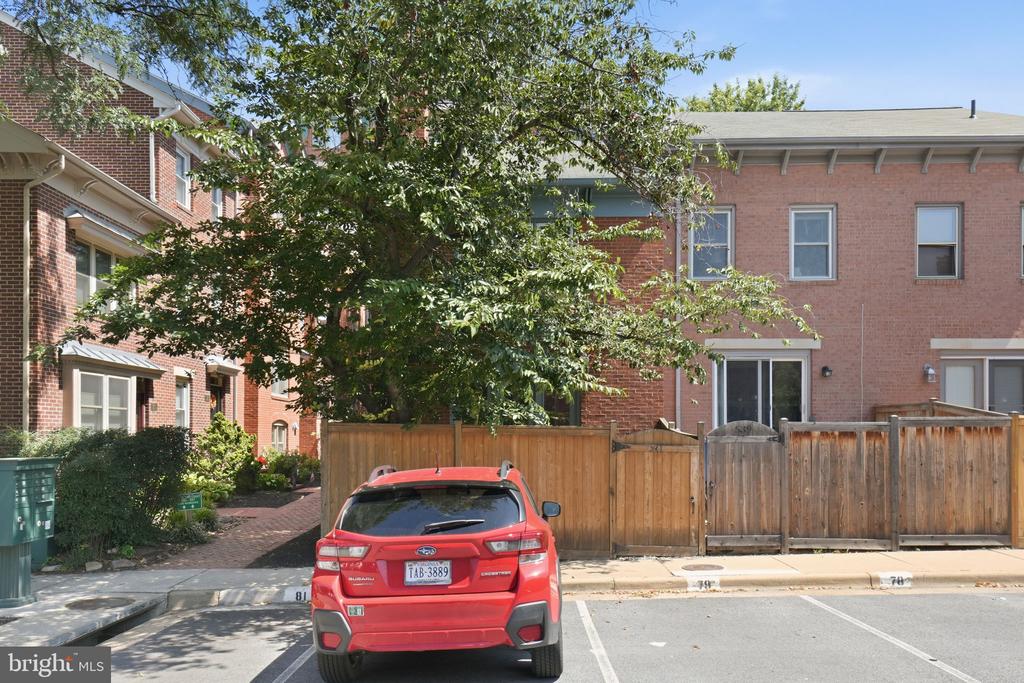 541 COLECROFT COURT