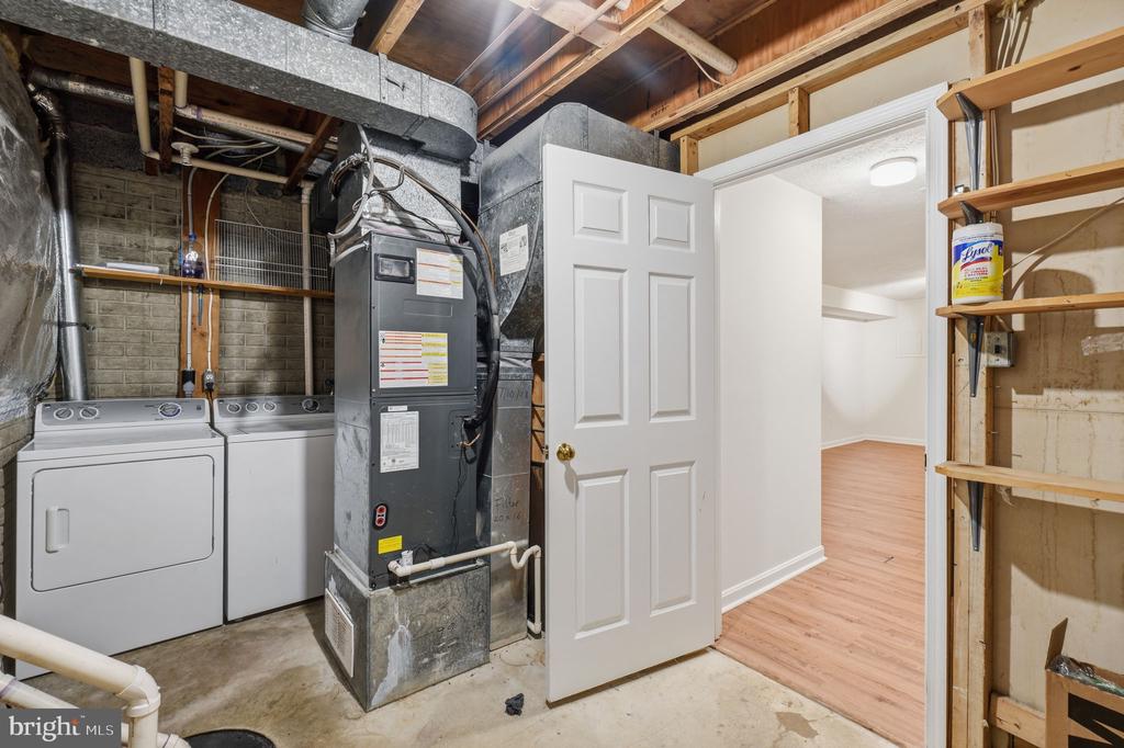 541 COLECROFT COURT