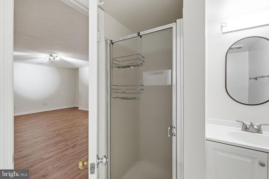 541 COLECROFT COURT