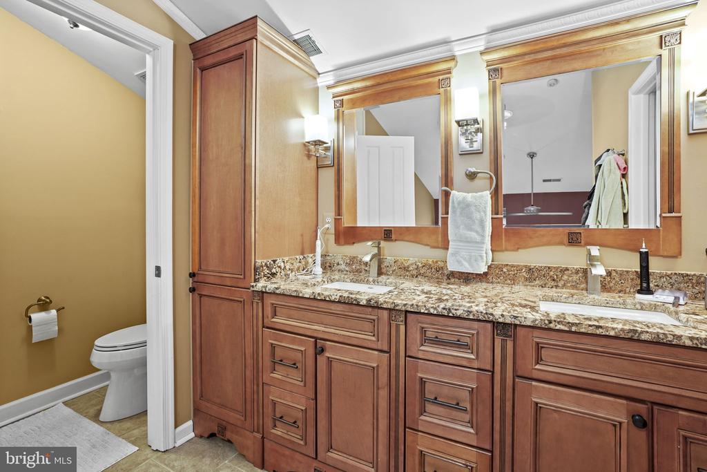 2442 GARNETT DRIVE