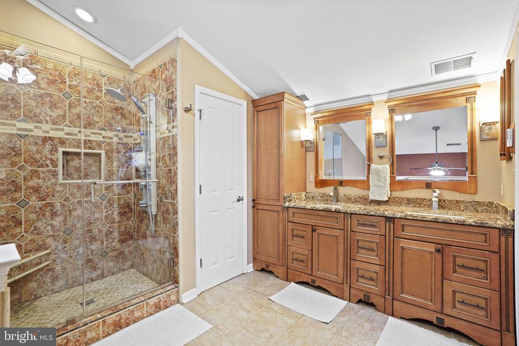 2442 GARNETT DRIVE