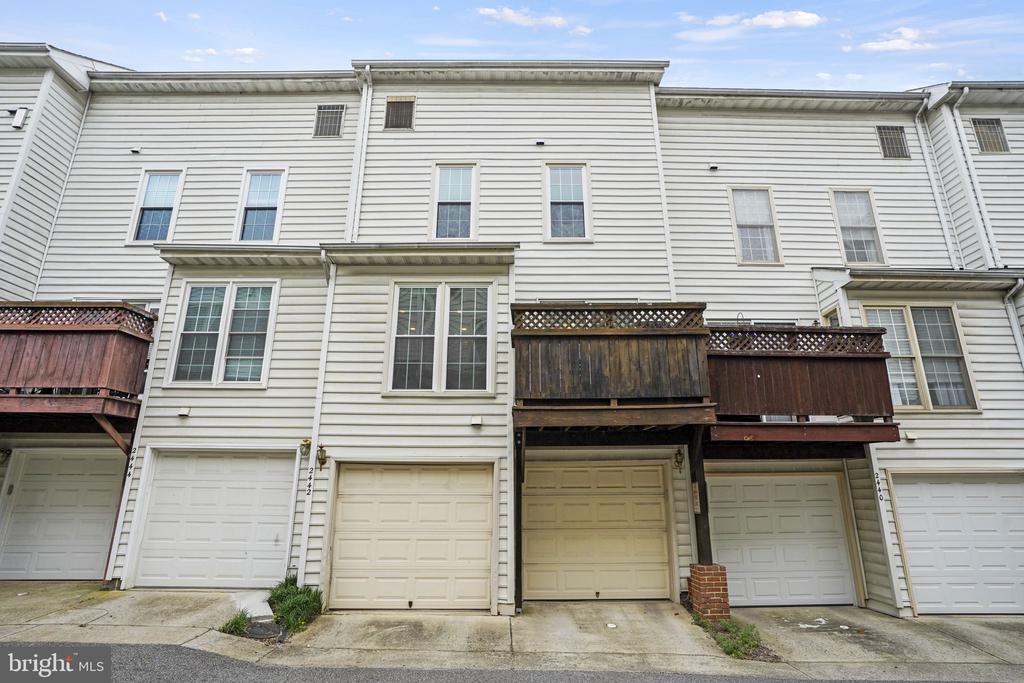 2442 GARNETT DRIVE