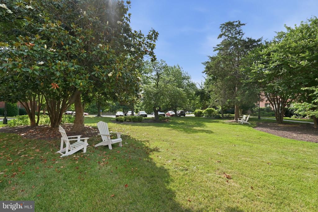1708 W ABINGDON DRIVE Unit: 202