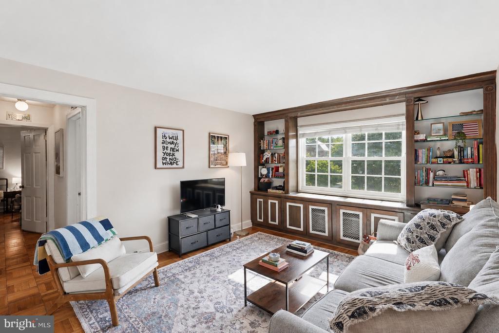 1708 W ABINGDON DRIVE Unit: 202