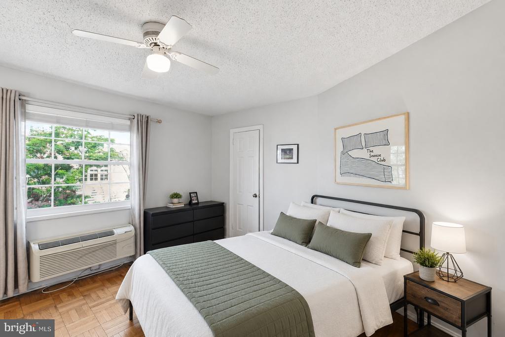 1708 W ABINGDON DRIVE Unit: 202