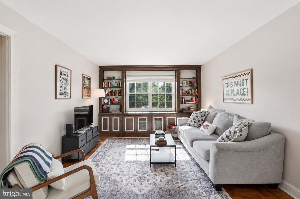 1708 W ABINGDON DRIVE Unit: 202
