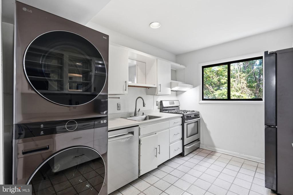 55 SKYHILL ROAD Unit: 202