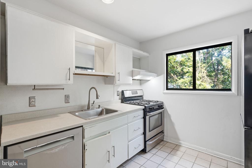 55 SKYHILL ROAD Unit: 202