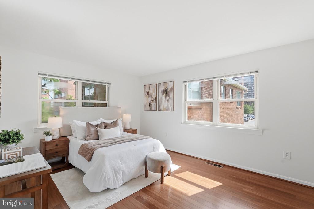 5902 MAYFLOWER COURT