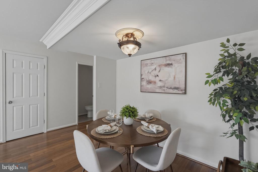 5902 MAYFLOWER COURT