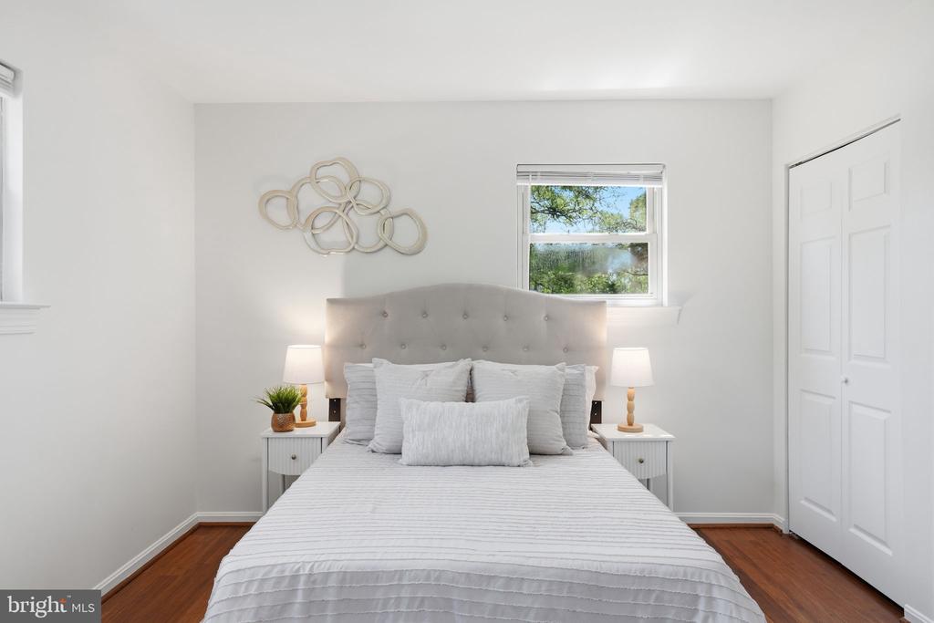 5902 MAYFLOWER COURT