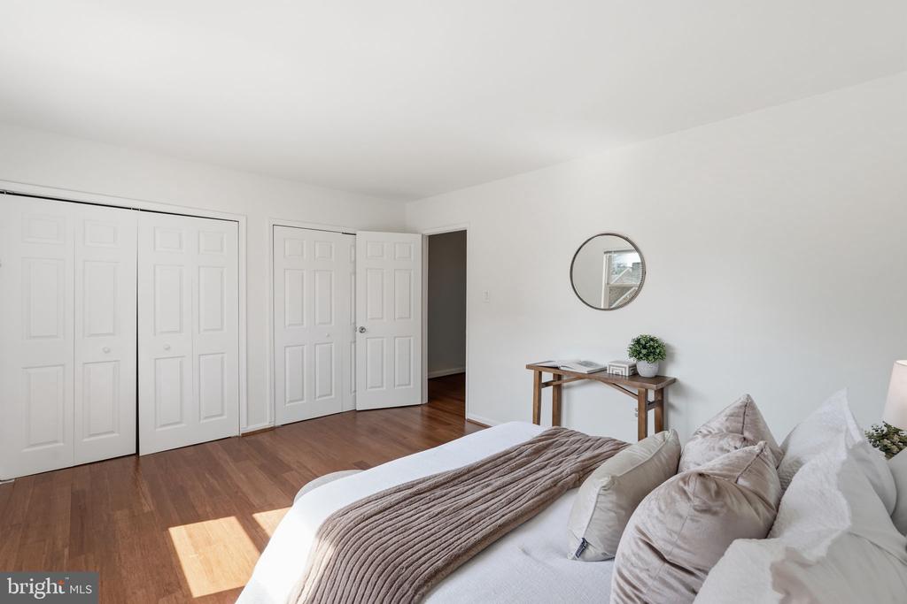 5902 MAYFLOWER COURT