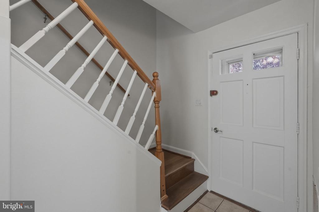 5902 MAYFLOWER COURT