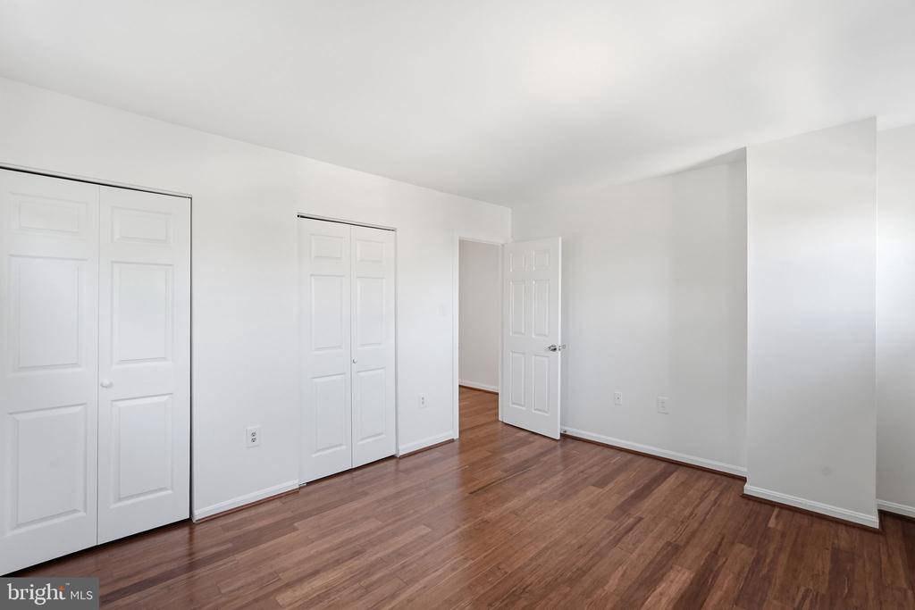 5902 MAYFLOWER COURT