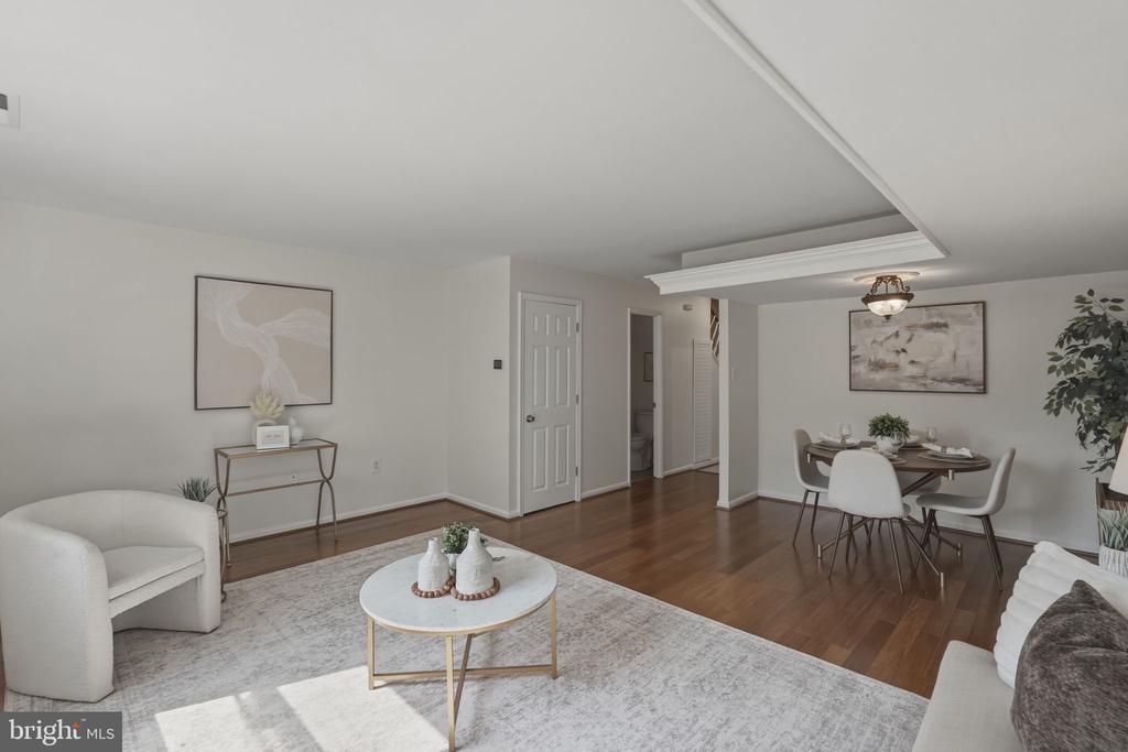 5902 MAYFLOWER COURT