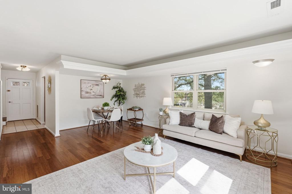 5902 MAYFLOWER COURT